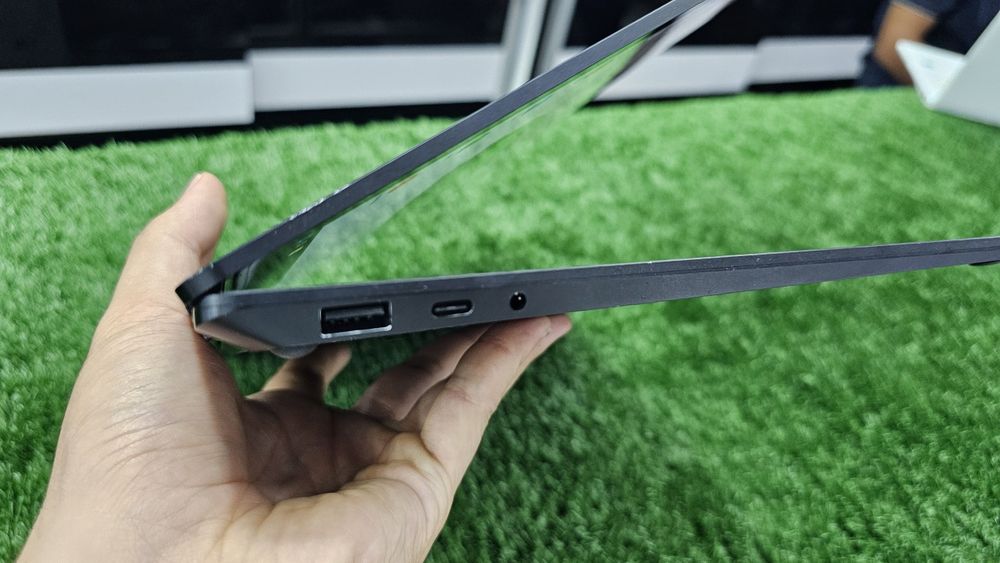 Surface - yengil ixcham jiddiy olib yurushga eng porfessional laptop!