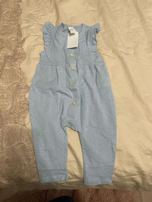 Salopeta bebelusi H&M noua cu eticheta