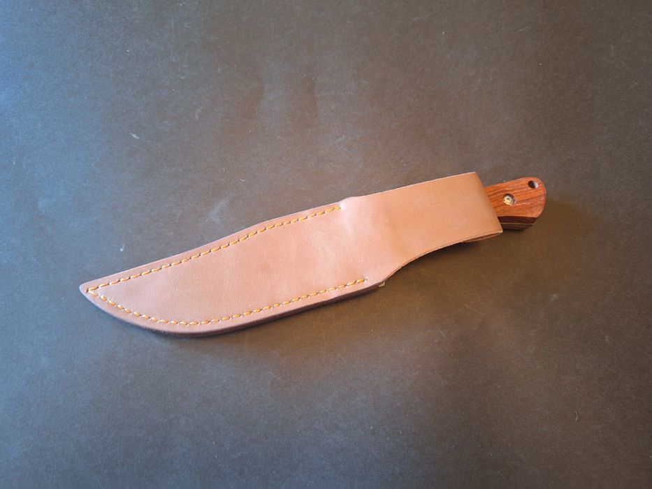 Ловен нож с кожена кания