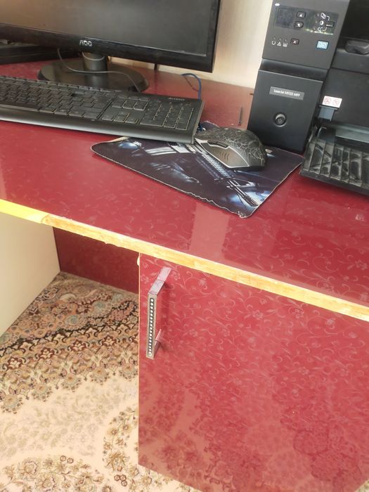 Продам мебель стол и трюмо