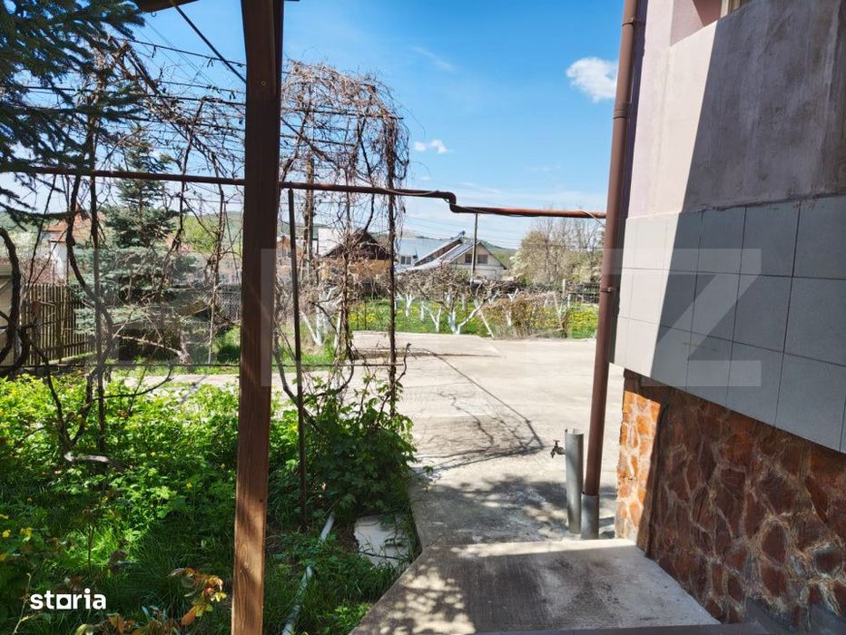 Casa P+1+M, 197 mp, teren 2.714 mp, zona Pucioasa