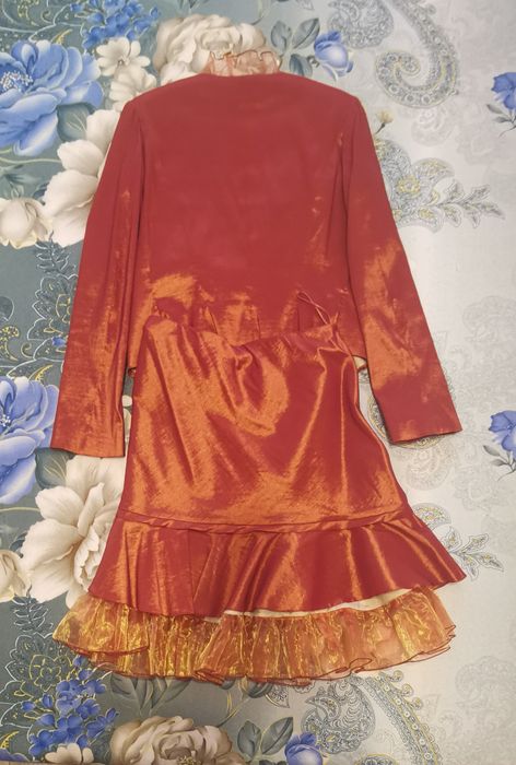 Costum saten cu voal