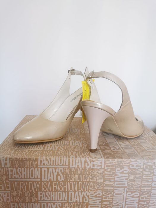 Sandale din piele naturala lacuita