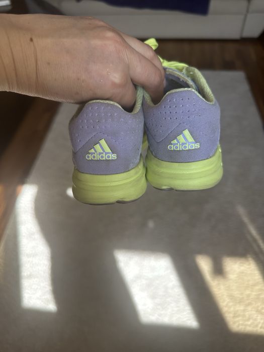 Продам детские кроссовки