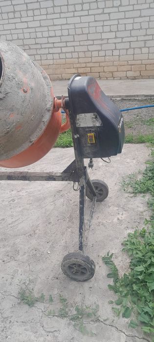 Бетономешалка на