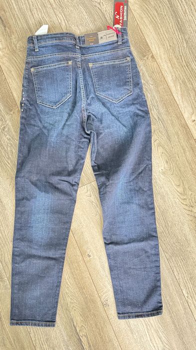 Нови дънки в цвят индиго