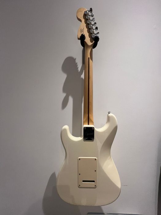 Vând chitară electrică Squier Stratocaster