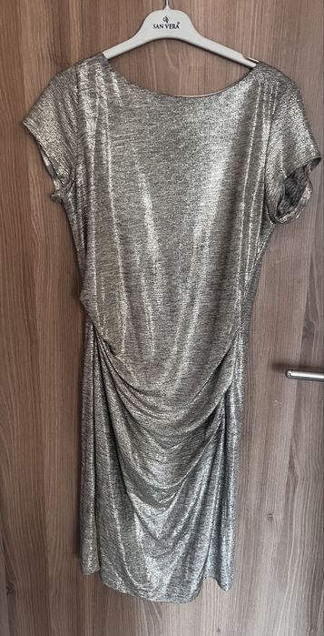 Дамска официална рокля Swing – златиста, размер M-L, необличана