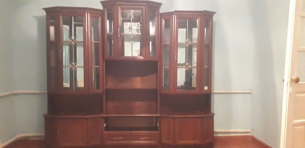 Прадаётся стенка цена договарная