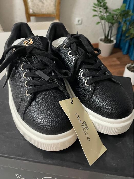 Қыздардың аяқ киімі