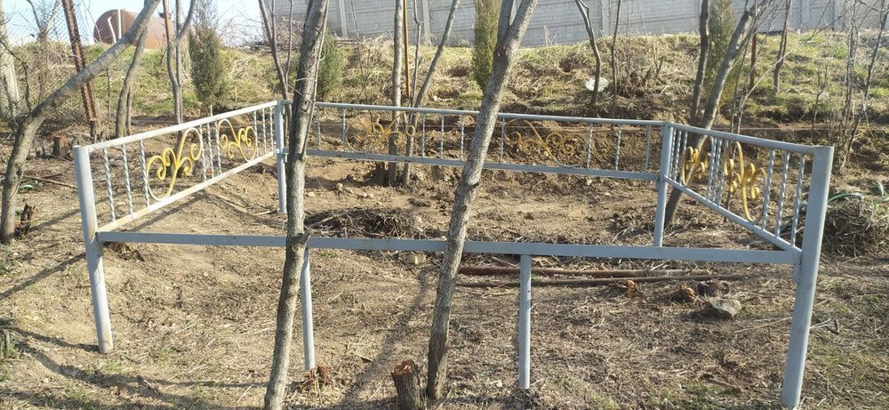 Каравот, супа, сури, тапчан