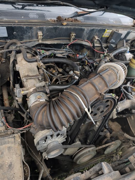 Опел Фронтера б 2.2 бензин десен волан на части 00 година