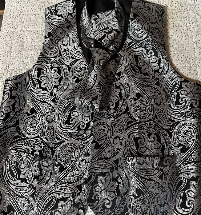 Veste petreceri  cu cravata si batista ,negru argintiu!100setul
