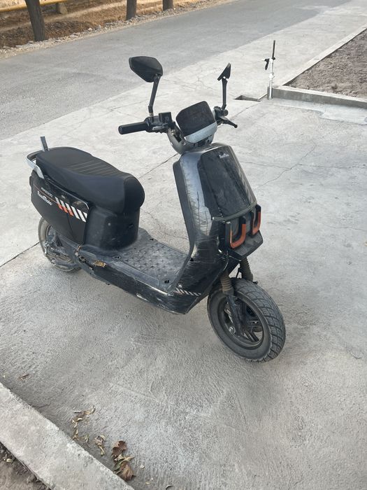 Realmoto elektro skuter