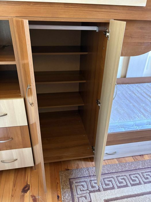 Двойно детско легло, с шкафове и гардероб