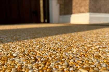 Клей для камня, каменного ковра и минеральных наполнителей.