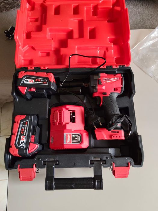 Pistol  impact  Milwakke pentru roti auto