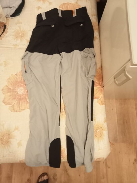 Pantaloni mărimea L