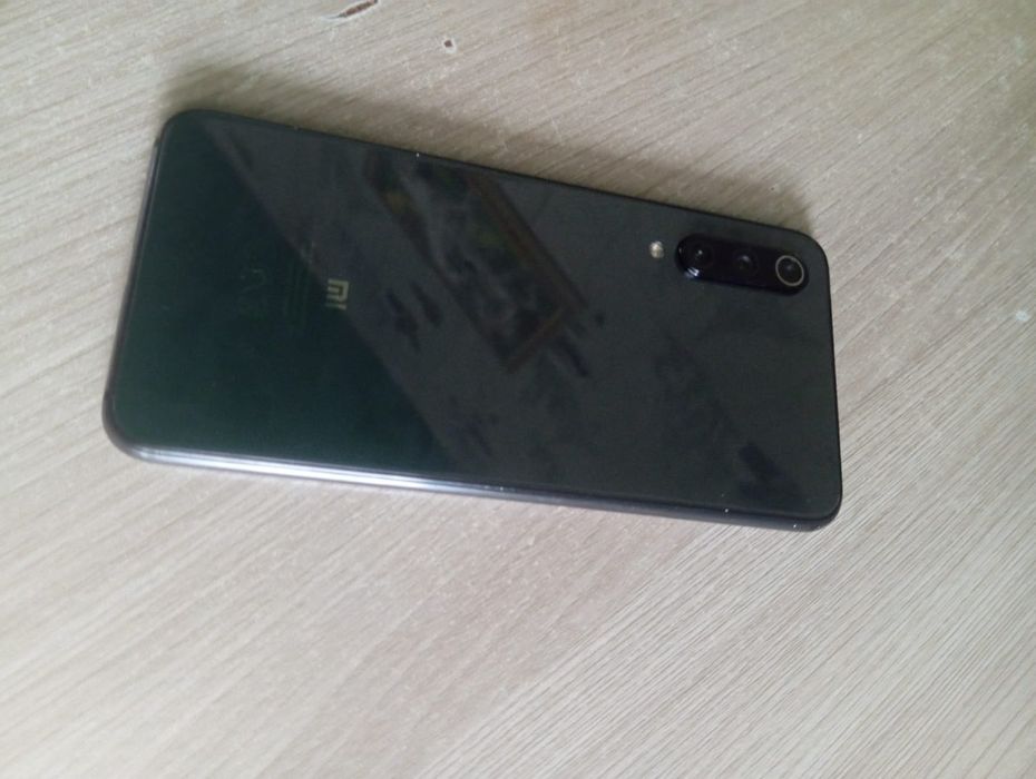 Продам или обменяю Mi 9 se