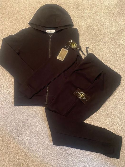 Екип Stone Island