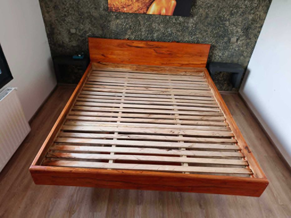 Pat Stejar Masiv – Floating Bed cu LED – Lucrat Manual