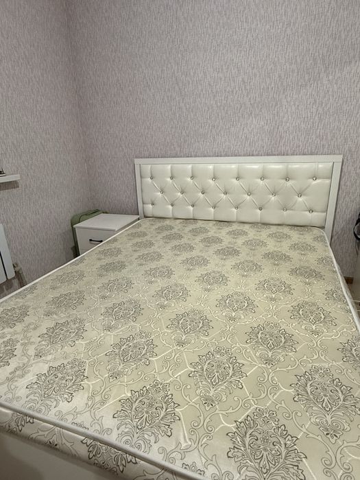 Кровать с тумбами