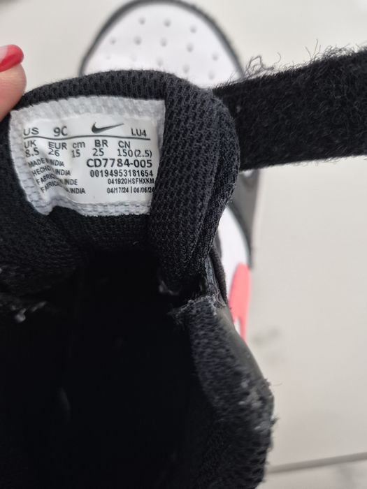 Маратонки Nike  номер 26