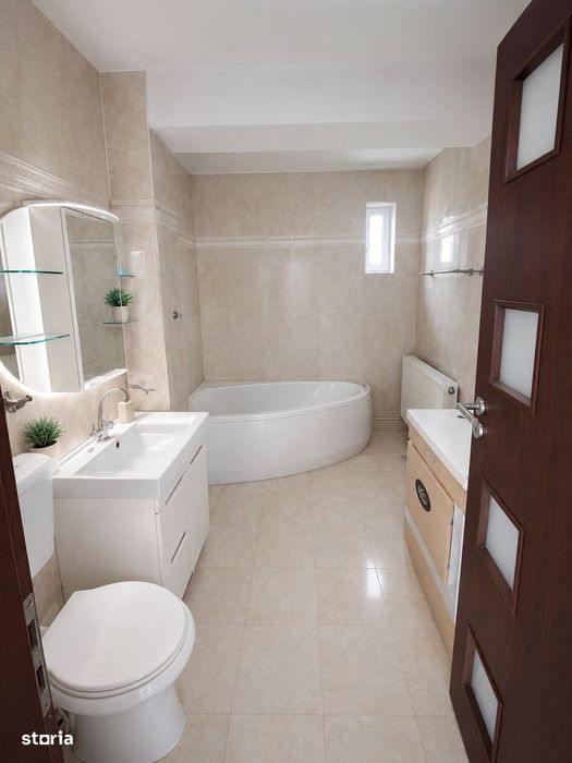 Apartament 3 camere, balcon, gata de utilizare