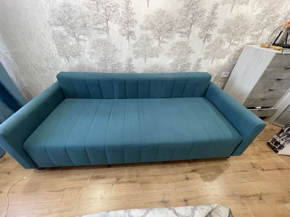Срочно продам диван