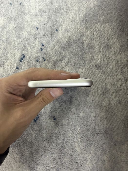 Iphone 11 white 74% yomks
