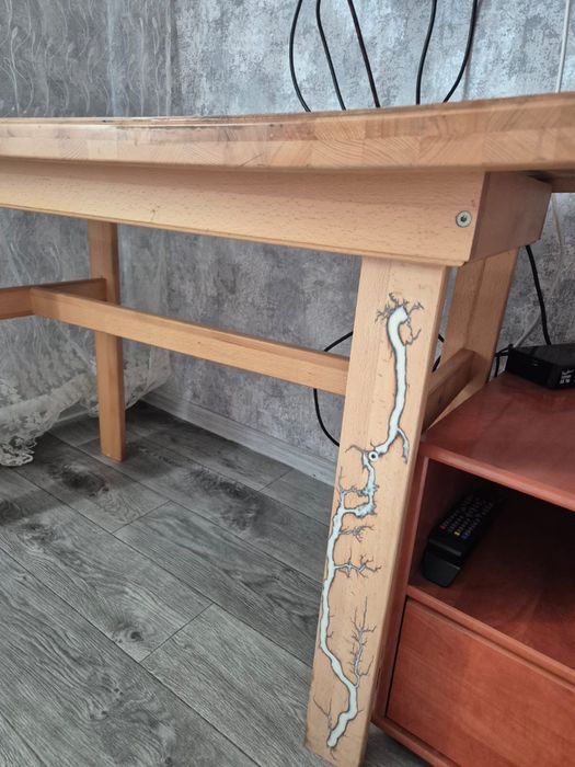 Продам стол ручной работы новый