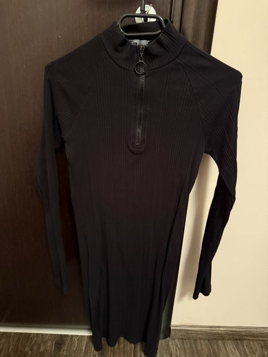 Черна прилепнала рокля H&M