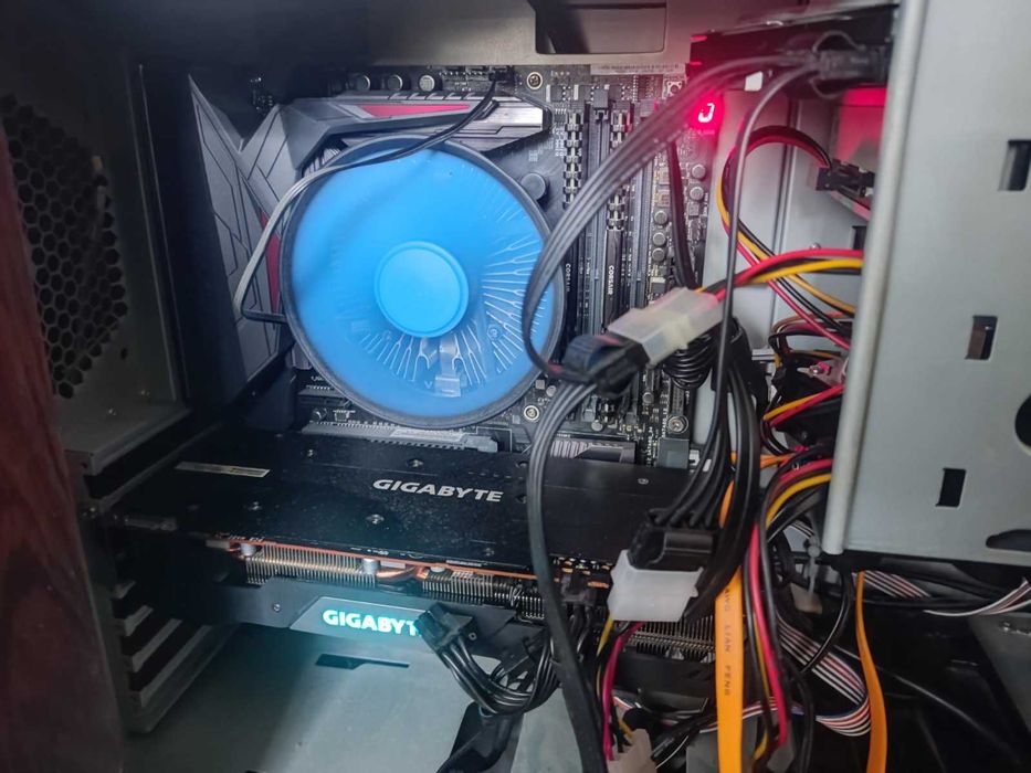 Продавам перфектна видеокарта Gigabyte RX 5700 8gb