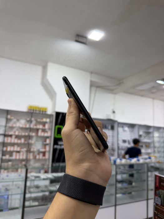 iPhone se 2020 64gb срочни сотилади