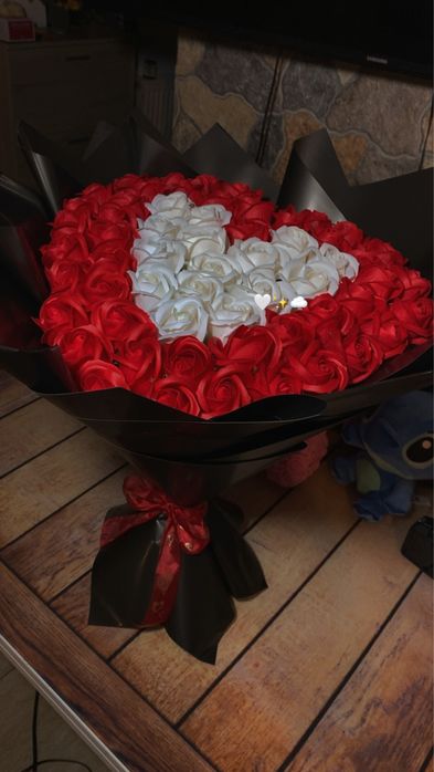 Buchet 51 trandafiri din sapun Inima