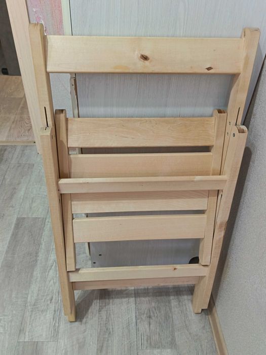 Продам складные стулья 4шт