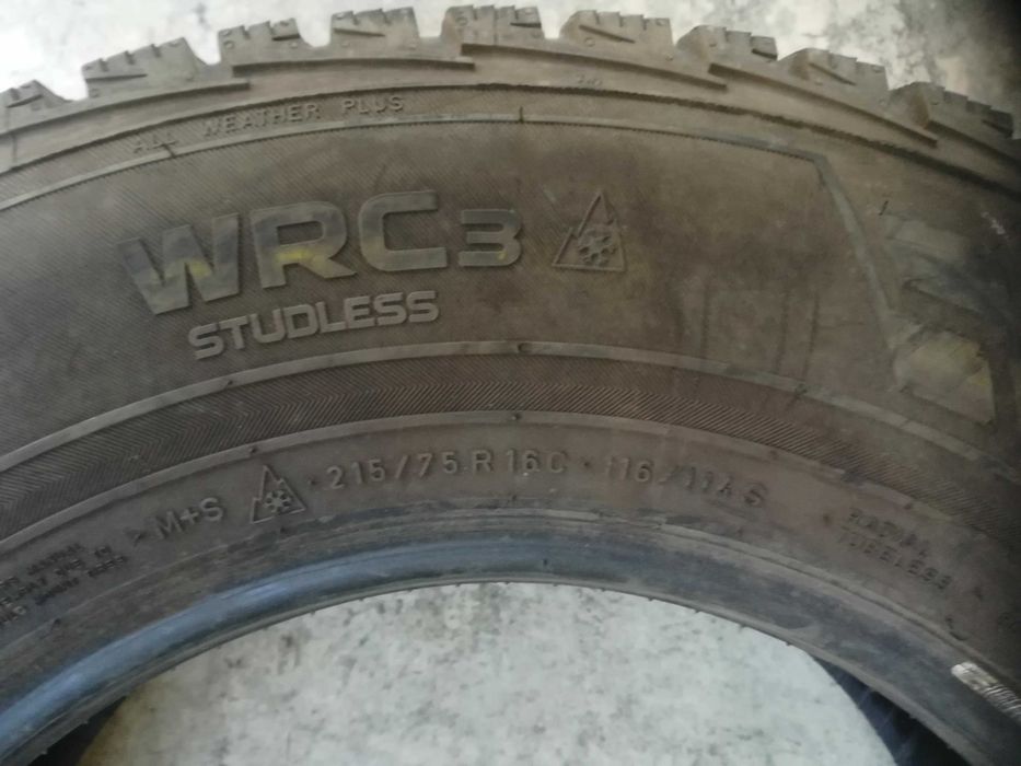 Продавам 4 бр зимни гуми Нокиан/Nokian WR C cargo/WRC 3 215/75R16C бус