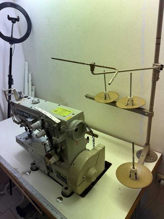 Покривна шевна машина триконечна Global