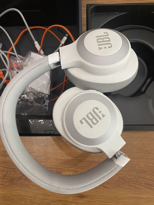 Наушники JBL E65BTNC