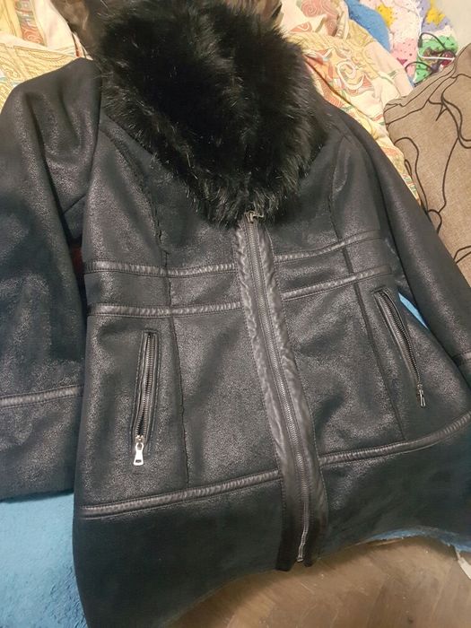 200 Lei . Cojocel dama piele , Bexleys. Marimea 38 M..