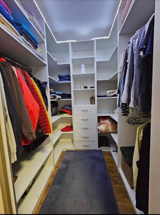 Proprietar. Casa de inchiriat, 90mp, 3 camere, 2 bai, loc de parcare, curte