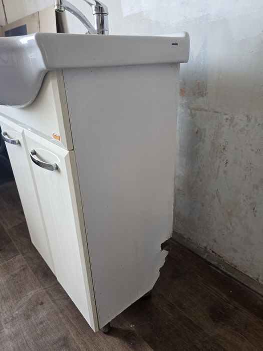 Раковина с тумбой