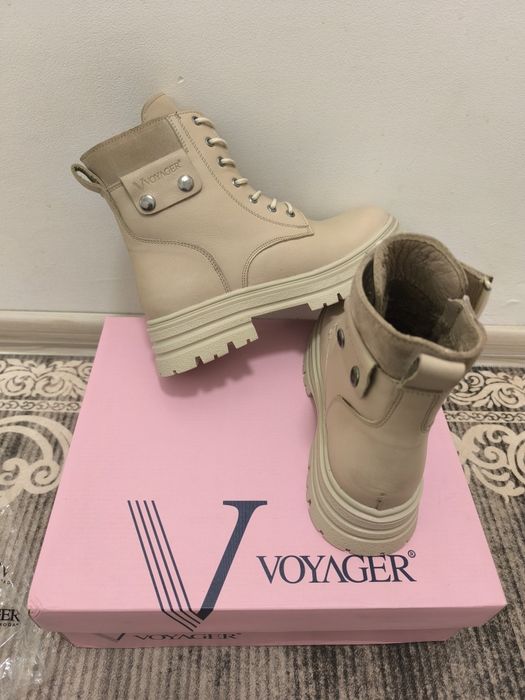 Бежови дамски ботуши от естествена кожа с косъм отвътре