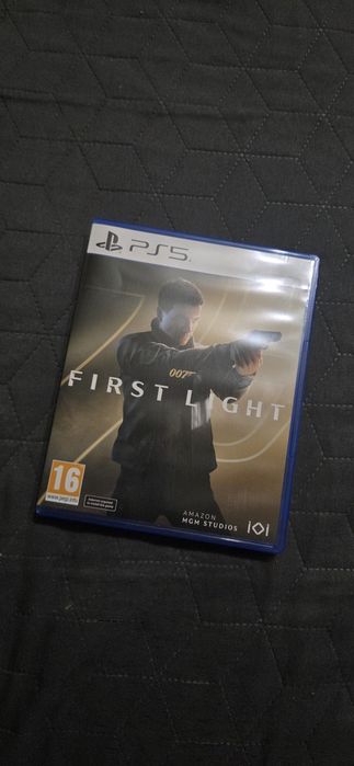 Vând joc 007 First Light pentru PlayStation 5.