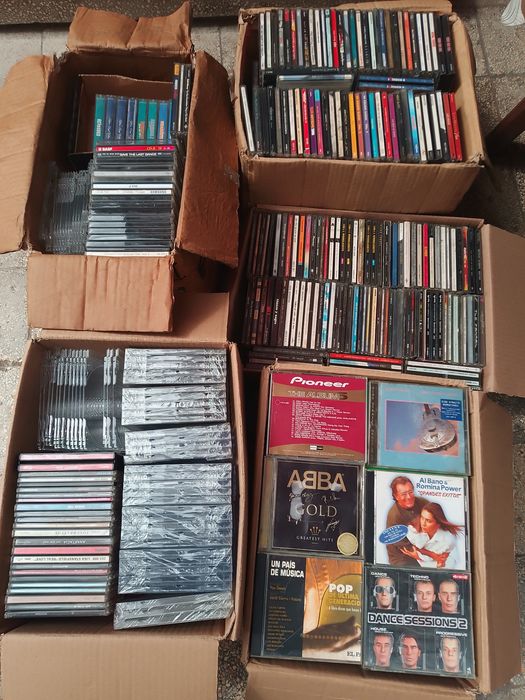 Lot cd uri originale majoritatea artiștilor