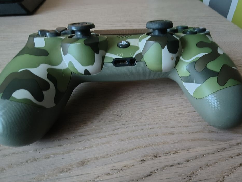 PlayStation 4 контролер