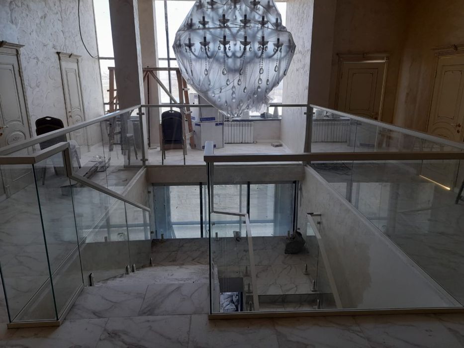 Стеклянные перегородки, душевые кабины