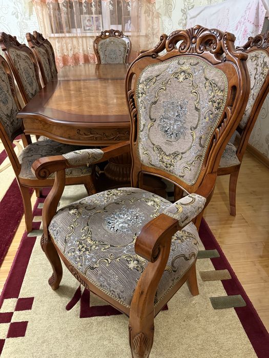 Обеденый стол со стульями (раздвижной)