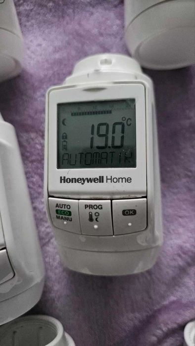 Cap termostatic electronic HONEYWELL TheraPRO HR90, programabil