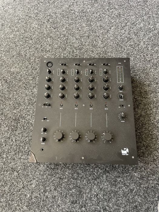 Consola pentru DJ cd player stanton cmp 800 mixer si cutie dedicata pentru transport